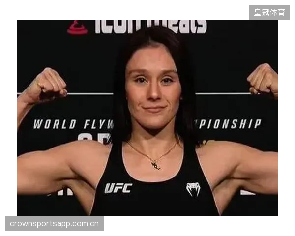 UFC女拳王怒喊“我还没用力”，对手脸都白了